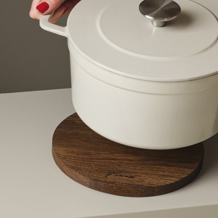 Pre-Order | Magnetic Oak Trivet - Smoked Oak, D20cm