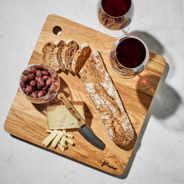 Square Cutting Board with Hanging Hole - Oiled Oak - 2-Sizes